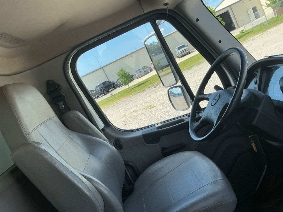 Medium Duty Box Truck-Light and Medium Duty Trucks-Freightliner-2020-M2-Gulfport-MS-391,575\n\t\tmiles-$ 23,000 - Image 22