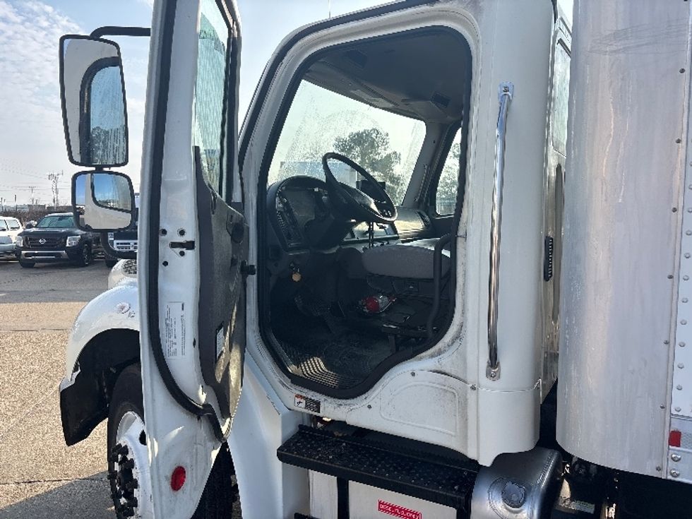 Medium Duty Box Truck-Light and Medium Duty Trucks-Freightliner-2020-M2-Hammond-LA-109,469\n\t\tmiles-$ 62,250 - Image 16