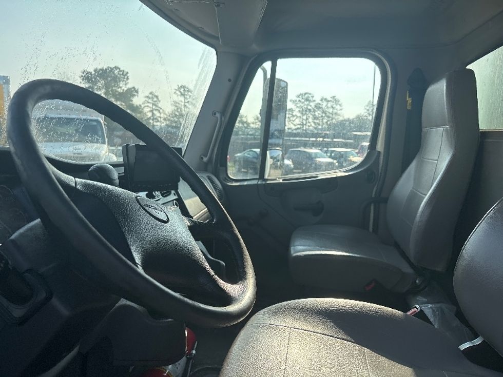 Medium Duty Box Truck-Light and Medium Duty Trucks-Freightliner-2020-M2-Hammond-LA-109,469\n\t\tmiles-$ 62,250 - Image 19