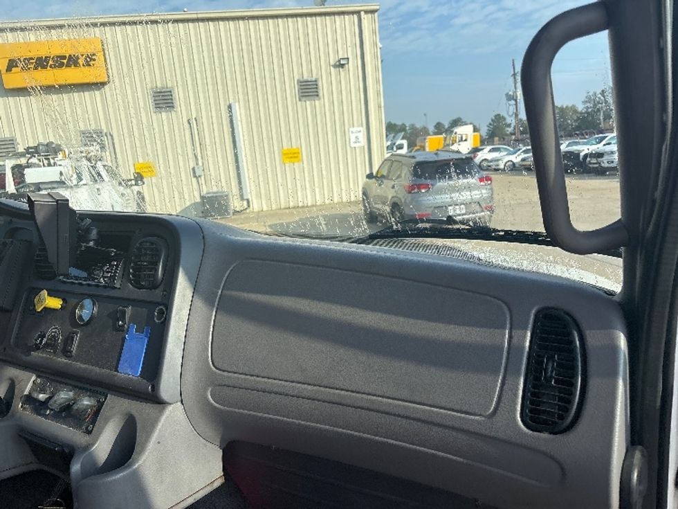 Medium Duty Box Truck-Light and Medium Duty Trucks-Freightliner-2020-M2-Hammond-LA-109,469\n\t\tmiles-$ 62,250 - Image 21