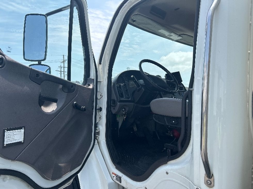 Medium Duty Box Truck-Light and Medium Duty Trucks-Freightliner-2020-M2-Hammond-LA-115,845\n\t\tmiles-$ 50,750 - Image 16