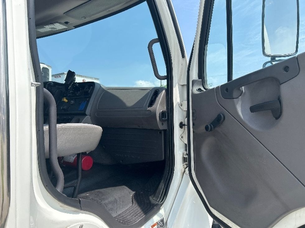 Medium Duty Box Truck-Light and Medium Duty Trucks-Freightliner-2020-M2-Hammond-LA-115,845\n\t\tmiles-$ 50,750 - Image 20