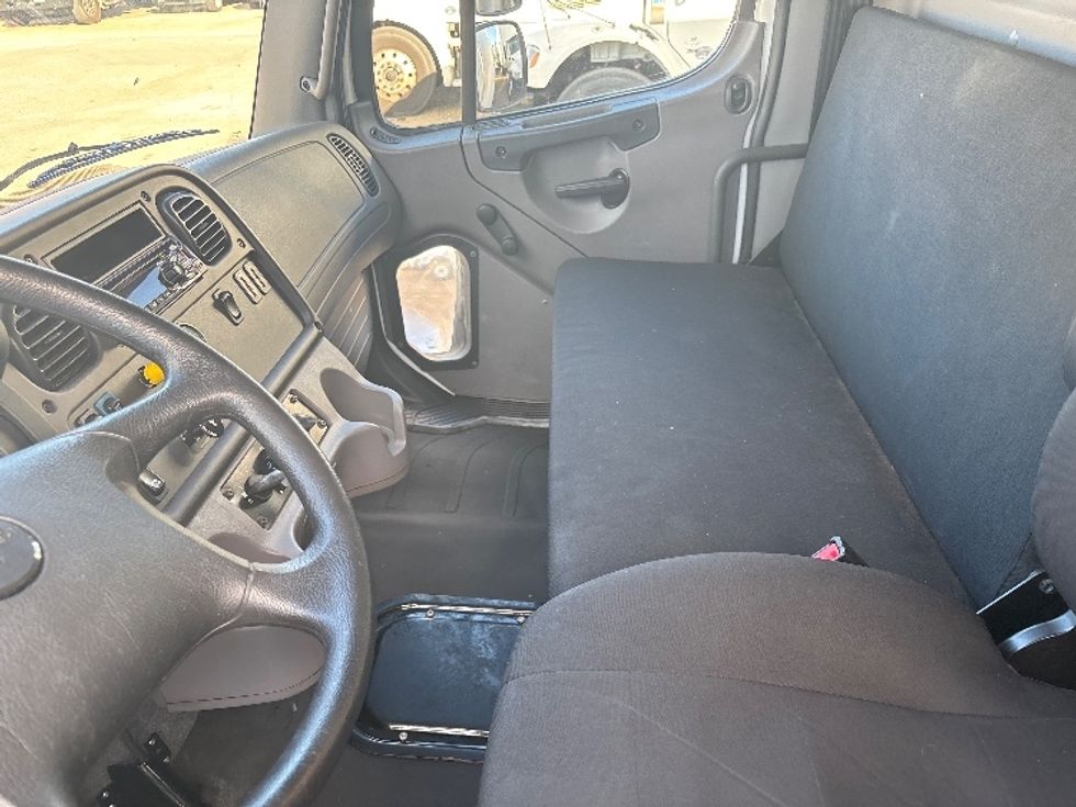 Medium Duty Box Truck-Light and Medium Duty Trucks-Freightliner-2020-M2-Hammond-LA-115,850\n\t\tmiles-$ 59,250 - Image 19