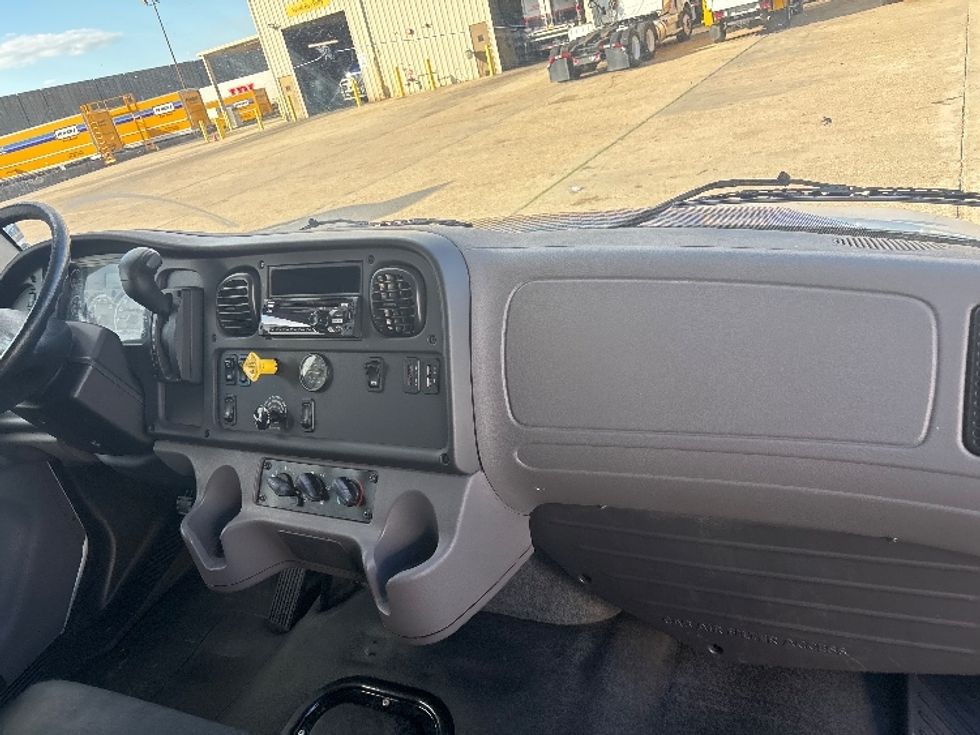 Medium Duty Box Truck-Light and Medium Duty Trucks-Freightliner-2020-M2-Hammond-LA-115,850\n\t\tmiles-$ 59,250 - Image 21