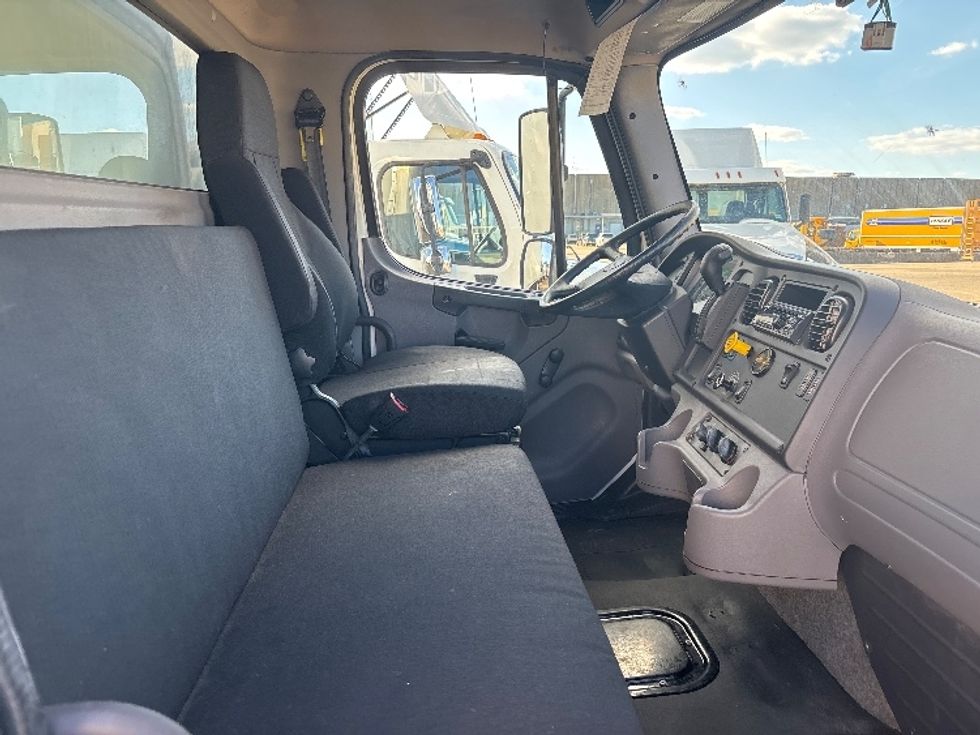 Medium Duty Box Truck-Light and Medium Duty Trucks-Freightliner-2020-M2-Hammond-LA-115,850\n\t\tmiles-$ 59,250 - Image 22