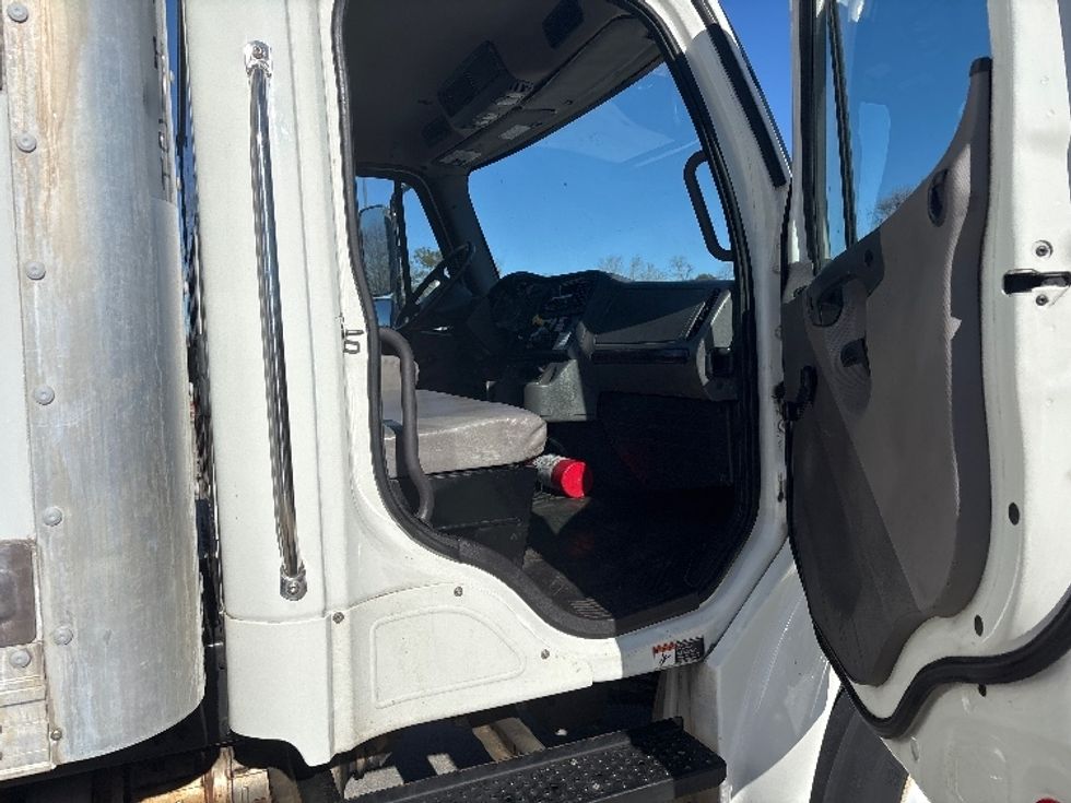 Medium Duty Box Truck-Light and Medium Duty Trucks-Freightliner-2020-M2-Hammond-LA-217,485\n\t\tmiles-$ 44,500 - Image 13