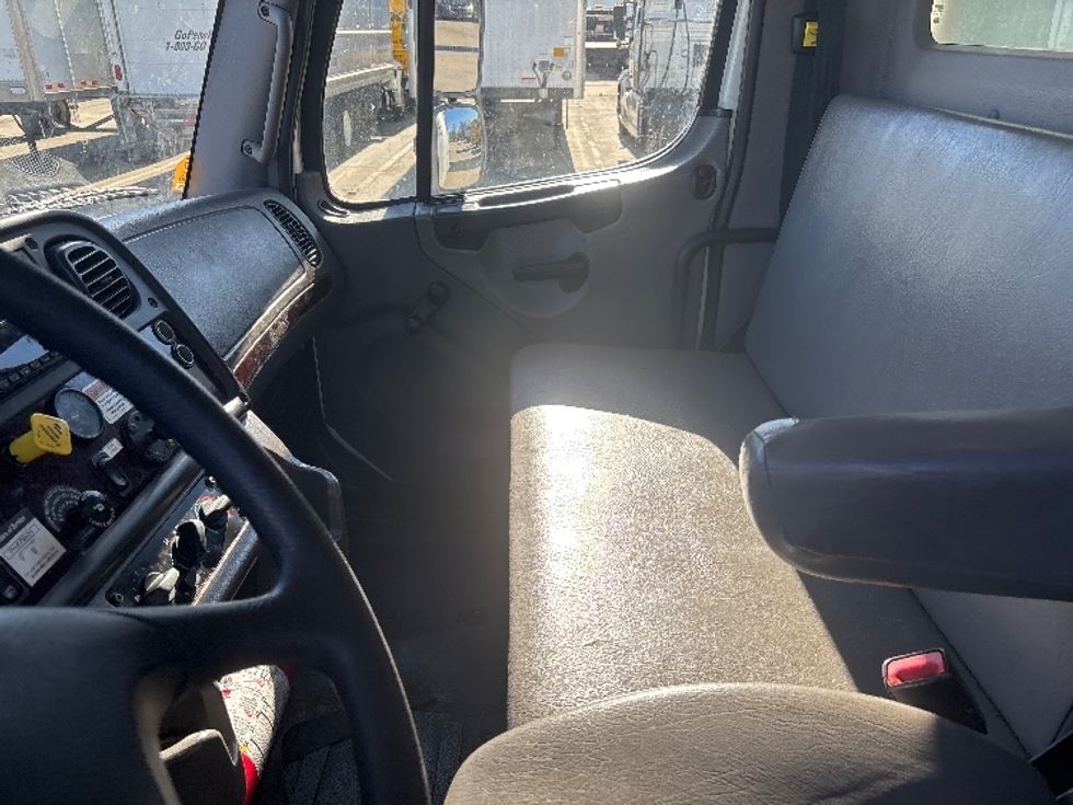 Medium Duty Box Truck-Light and Medium Duty Trucks-Freightliner-2020-M2-Hammond-LA-217,485\n\t\tmiles-$ 44,500 - Image 18