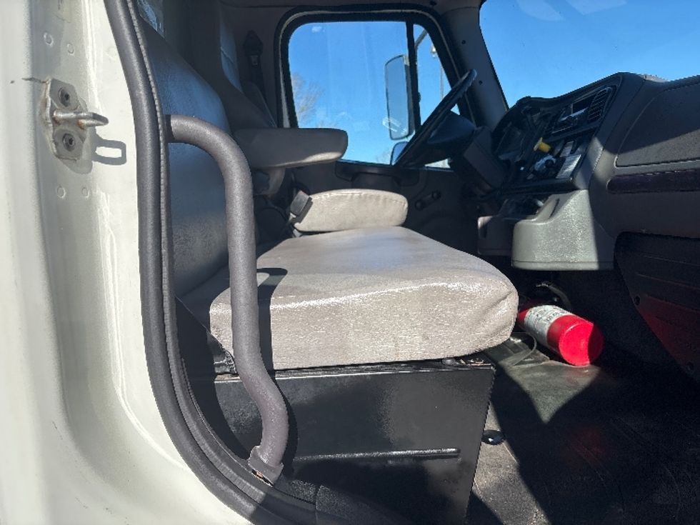 Medium Duty Box Truck-Light and Medium Duty Trucks-Freightliner-2020-M2-Hammond-LA-217,485\n\t\tmiles-$ 44,500 - Image 20