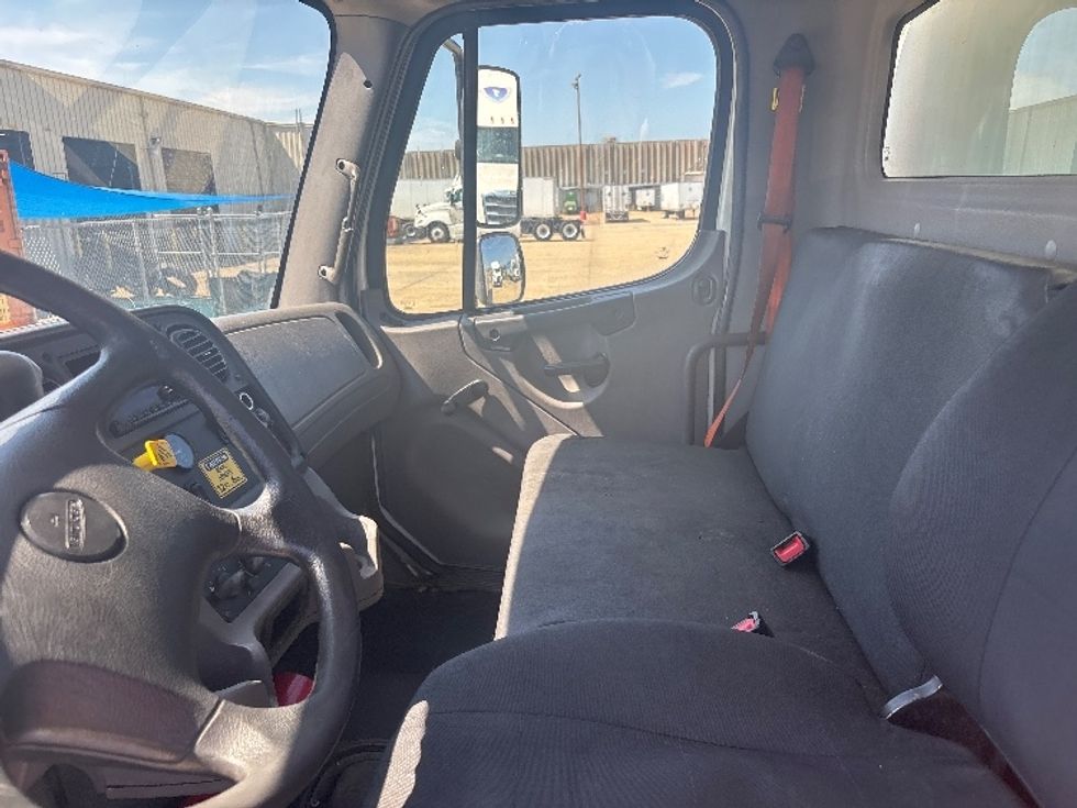 Medium Duty Box Truck-Light and Medium Duty Trucks-Freightliner-2020-M2-Hammond-LA-223,781\n\t\tmiles-$ 50,750 - Image 19