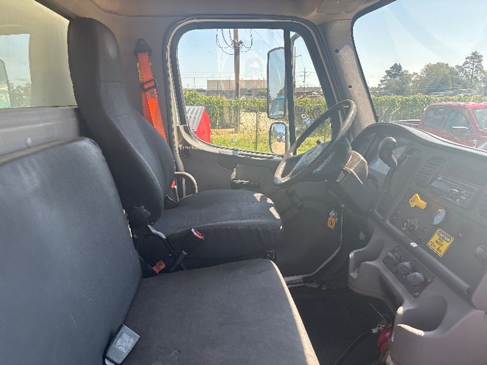 Medium Duty Box Truck-Light and Medium Duty Trucks-Freightliner-2020-M2-Hammond-LA-223,781\n\t\tmiles-$ 50,750 - Image 22