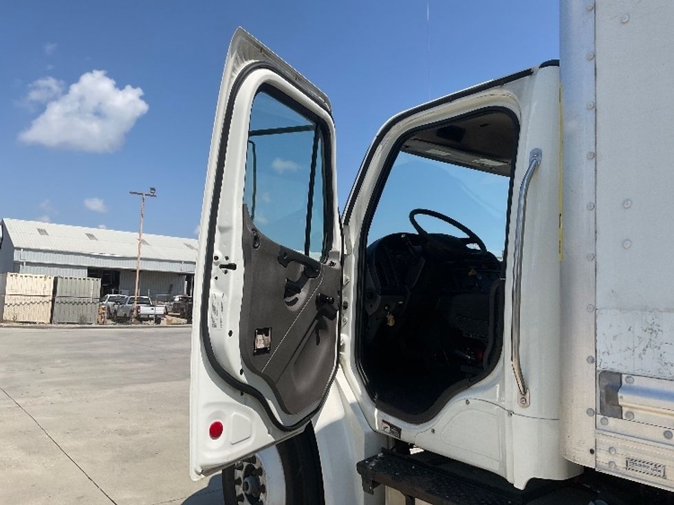 Medium Duty Box Truck-Light and Medium Duty Trucks-Freightliner-2020-M2-Hammond-LA-223,898\n\t\tmiles-$ 48,750 - Image 15