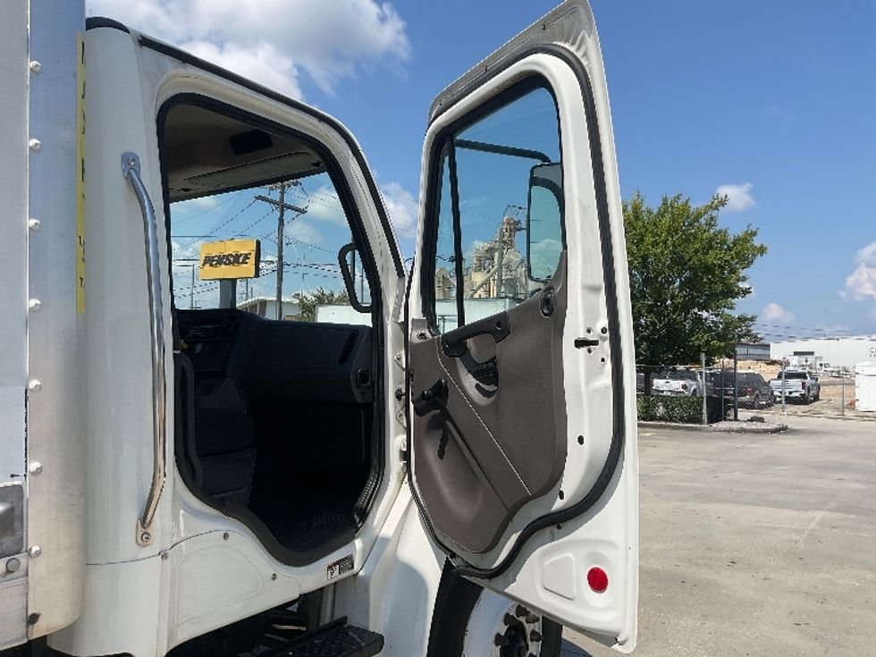 Medium Duty Box Truck-Light and Medium Duty Trucks-Freightliner-2020-M2-Hammond-LA-223,898\n\t\tmiles-$ 48,750 - Image 19