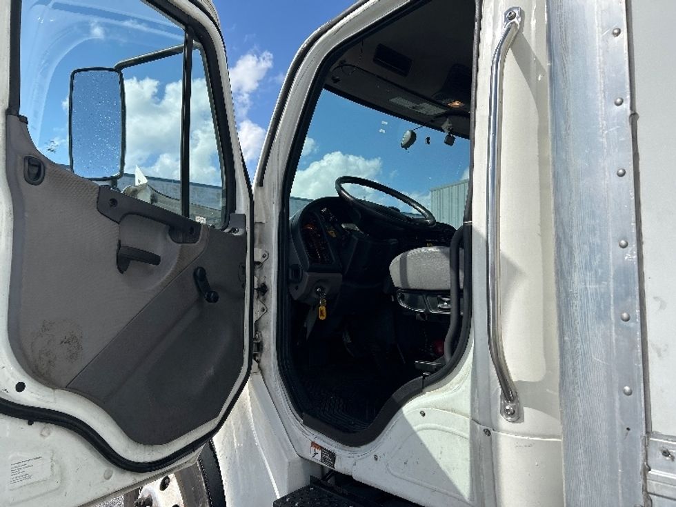 Medium Duty Box Truck-Light and Medium Duty Trucks-Freightliner-2020-M2-Hammond-LA-277,002\n\t\tmiles-$ 40,000 - Image 16