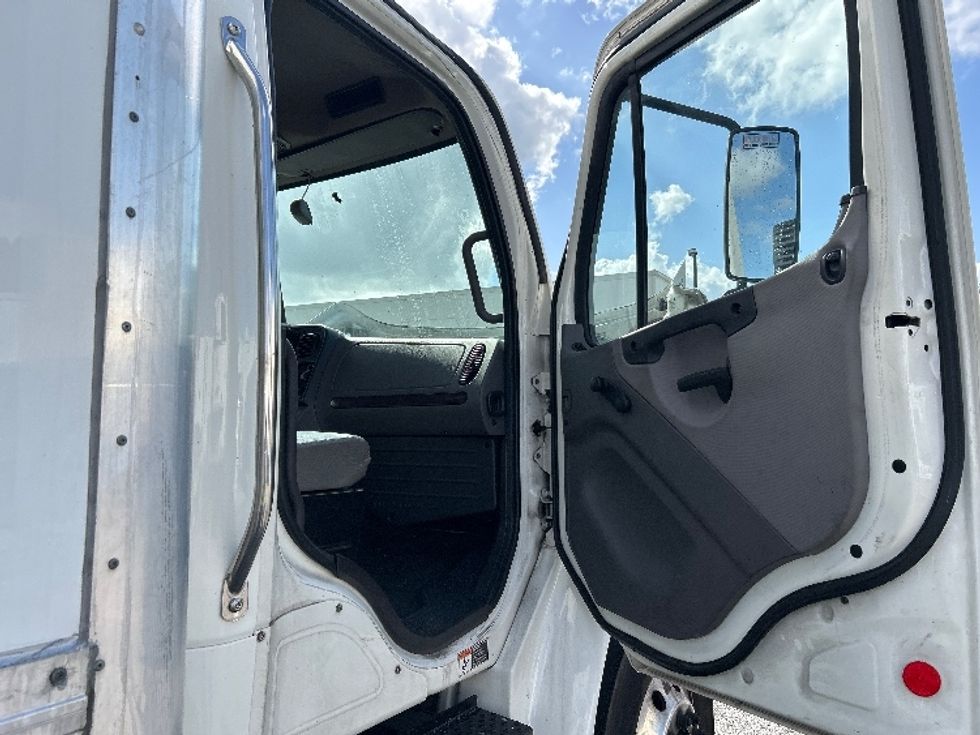 Medium Duty Box Truck-Light and Medium Duty Trucks-Freightliner-2020-M2-Hammond-LA-277,002\n\t\tmiles-$ 40,000 - Image 20