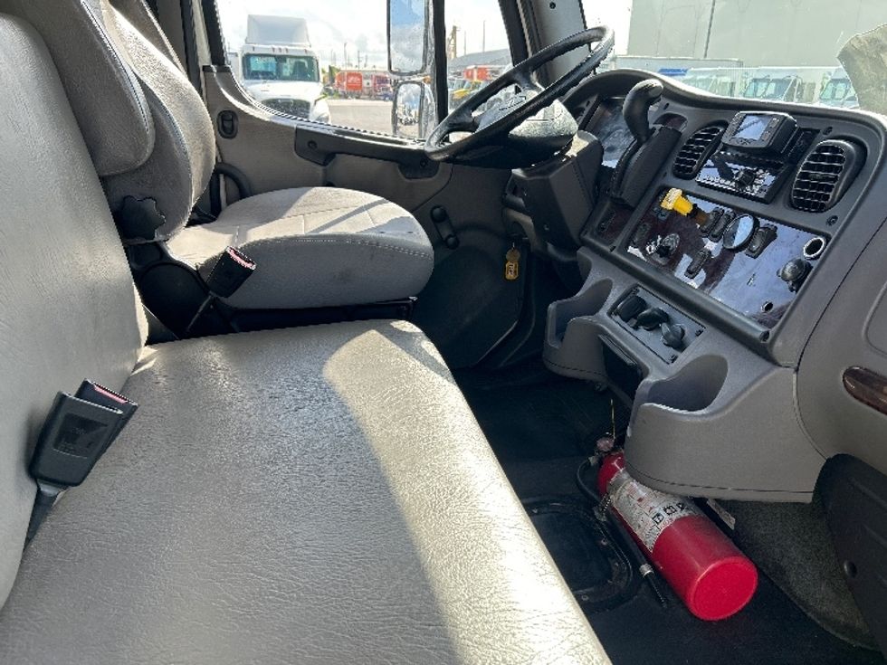 Medium Duty Box Truck-Light and Medium Duty Trucks-Freightliner-2020-M2-Hammond-LA-277,002\n\t\tmiles-$ 40,000 - Image 22