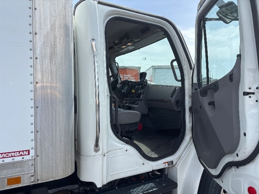 Medium Duty Box Truck-Light and Medium Duty Trucks-Freightliner-2020-M2-Hammond-LA-283,660\n\t\tmiles-$ 32,750 - Image 20