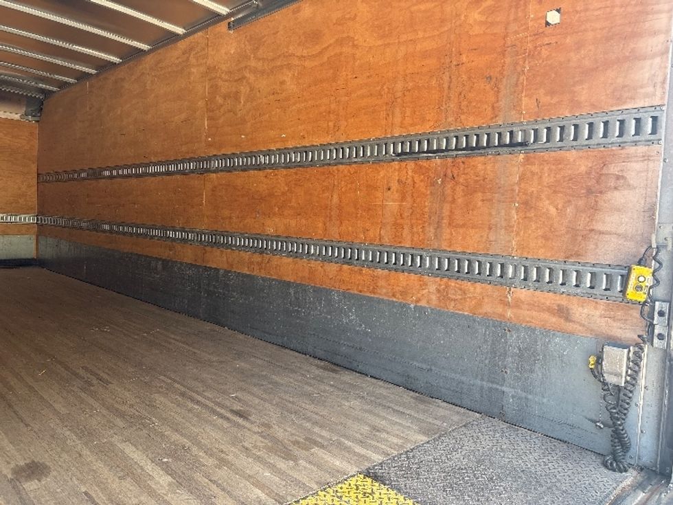 Medium Duty Box Truck-Light and Medium Duty Trucks-Freightliner-2020-M2-Hammond-LA-307,203\n\t\tmiles-$ 23,500 - Image 12