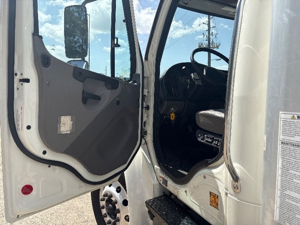 Medium Duty Box Truck-Light and Medium Duty Trucks-Freightliner-2020-M2-Hammond-LA-307,203\n\t\tmiles-$ 23,500 - Image 16