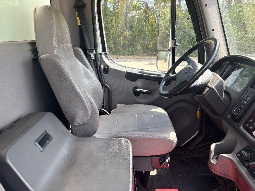 Medium Duty Box Truck-Light and Medium Duty Trucks-Freightliner-2020-M2-Hammond-LA-307,203\n\t\tmiles-$ 23,500 - Image 22