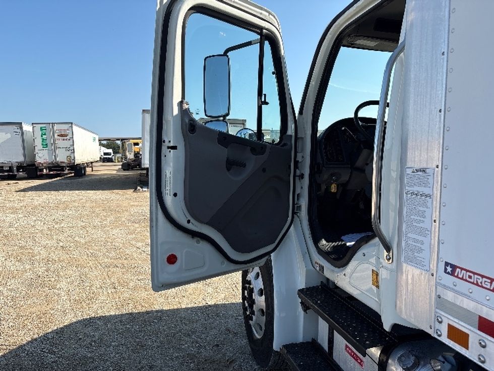 Medium Duty Box Truck-Light and Medium Duty Trucks-Freightliner-2020-M2-Hammond-LA-317,001\n\t\tmiles-$ 22,750 - Image 16