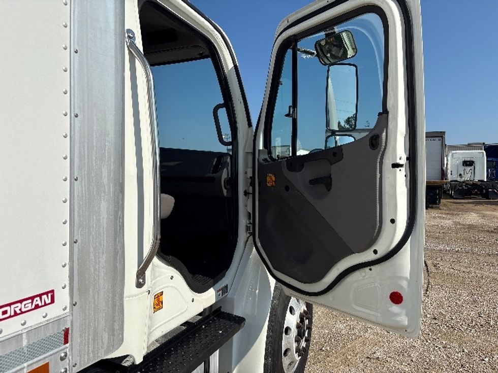 Medium Duty Box Truck-Light and Medium Duty Trucks-Freightliner-2020-M2-Hammond-LA-317,001\n\t\tmiles-$ 22,750 - Image 19