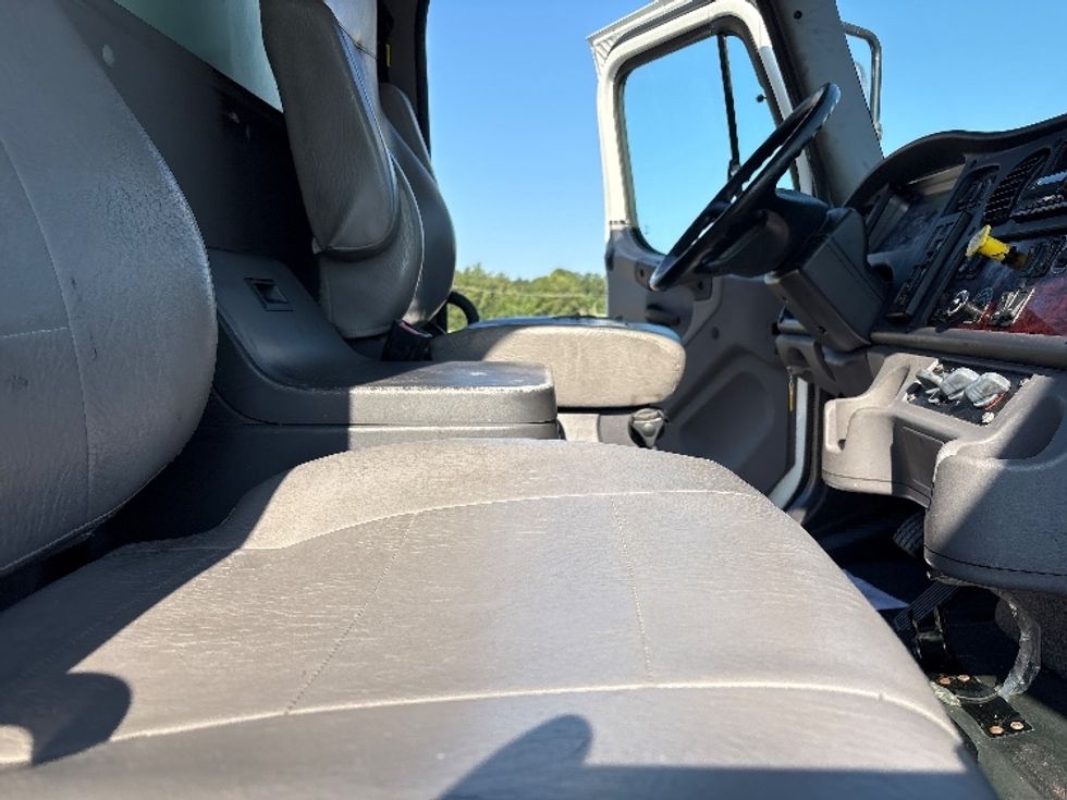 Medium Duty Box Truck-Light and Medium Duty Trucks-Freightliner-2020-M2-Hammond-LA-317,001\n\t\tmiles-$ 22,750 - Image 21