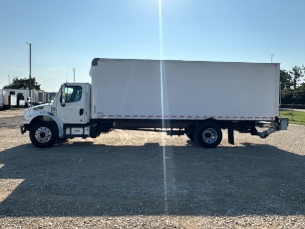 Medium Duty Box Truck-Light and Medium Duty Trucks-Freightliner-2020-M2-Hammond-LA-317,001\n\t\tmiles-$ 22,750 - Image 4