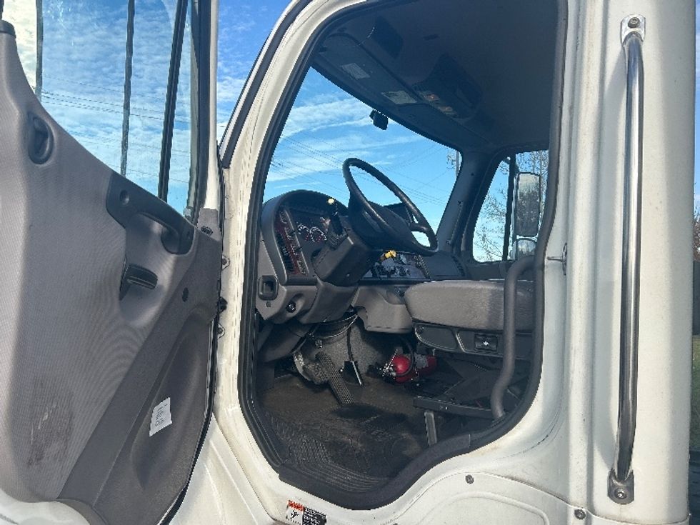 Medium Duty Box Truck-Light and Medium Duty Trucks-Freightliner-2020-M2-Hammond-LA-83,488\n\t\tmiles-$ 67,500 - Image 16
