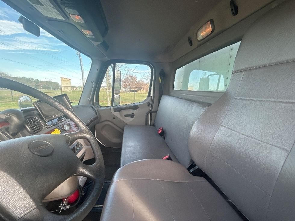 Medium Duty Box Truck-Light and Medium Duty Trucks-Freightliner-2020-M2-Hammond-LA-83,488\n\t\tmiles-$ 67,500 - Image 19