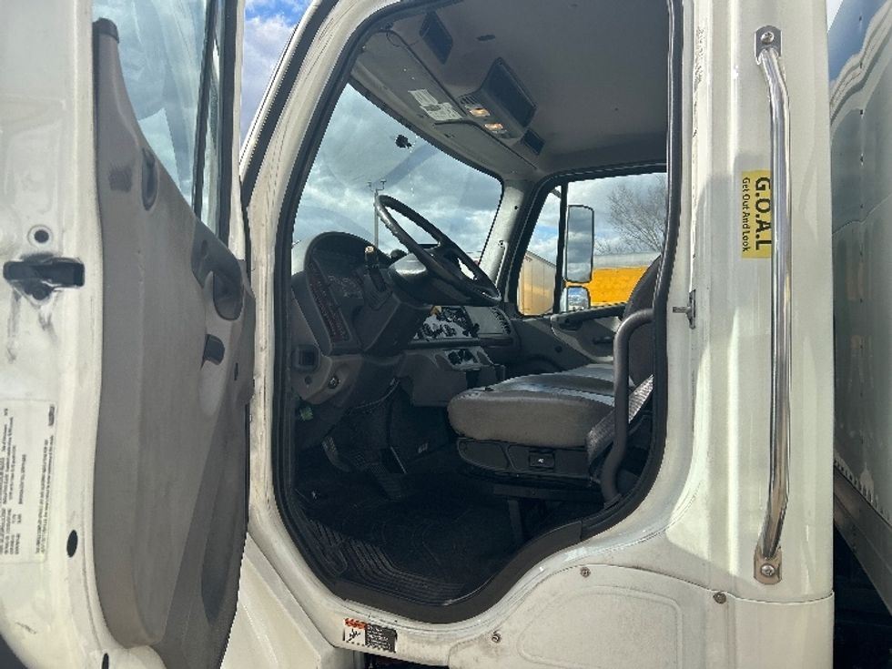 Medium Duty Box Truck-Light and Medium Duty Trucks-Freightliner-2020-M2-Hammond-LA-85,615\n\t\tmiles-$ 67,250 - Image 14
