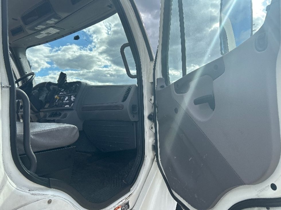 Medium Duty Box Truck-Light and Medium Duty Trucks-Freightliner-2020-M2-Hammond-LA-85,615\n\t\tmiles-$ 67,250 - Image 18