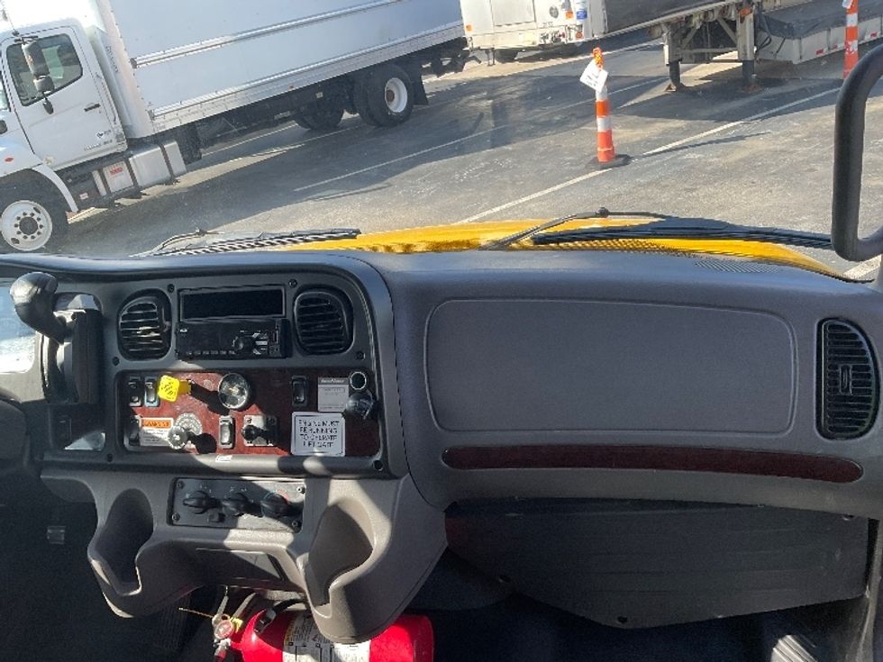 2020 Freightliner M2 106 Medium Duty photo 17