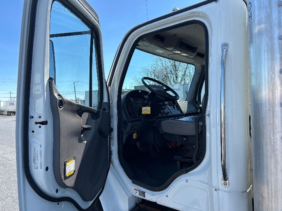 Medium Duty Box Truck-Light and Medium Duty Trucks-Freightliner-2020-M2-Harrisburg-PA-35,224\n\t\tmiles-$ 61,750 - Image 16
