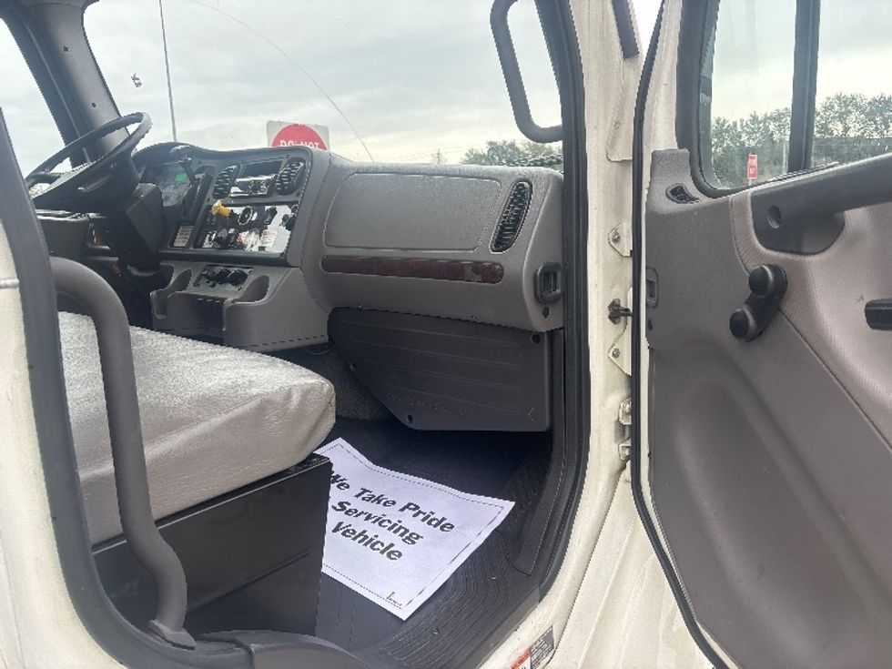 Medium Duty Box Truck-Light and Medium Duty Trucks-Freightliner-2020-M2-Houston-TX-108,004\n\t\tmiles-$ 60,250 - Image 18