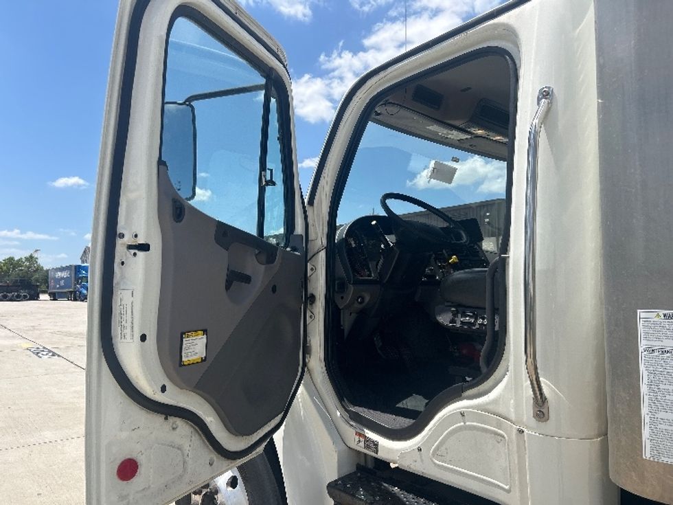 Medium Duty Box Truck-Light and Medium Duty Trucks-Freightliner-2020-M2-Houston-TX-164,523\n\t\tmiles-$ 42,250 - Image 16