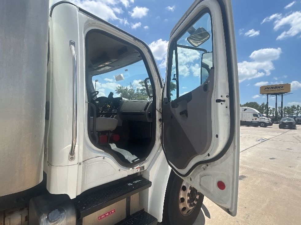 Medium Duty Box Truck-Light and Medium Duty Trucks-Freightliner-2020-M2-Houston-TX-164,523\n\t\tmiles-$ 42,250 - Image 19
