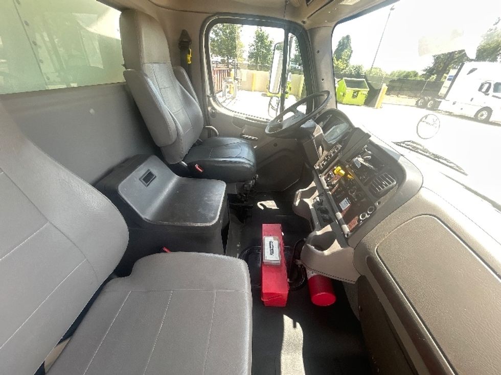 Medium Duty Box Truck-Light and Medium Duty Trucks-Freightliner-2020-M2-Houston-TX-164,523\n\t\tmiles-$ 42,250 - Image 21