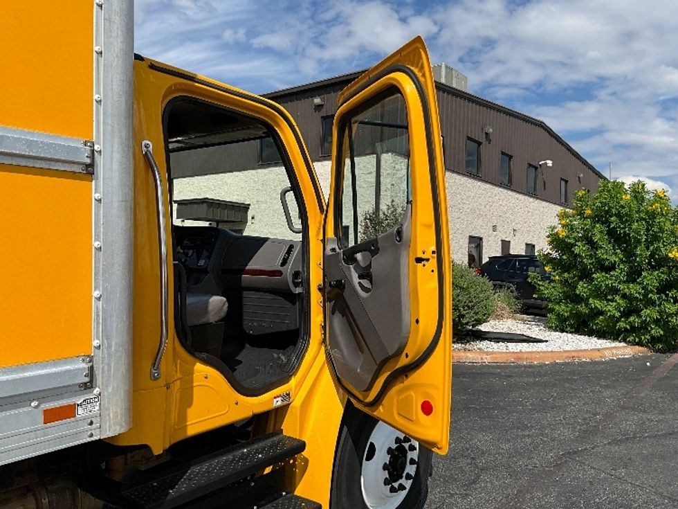 Medium Duty Box Truck-Light and Medium Duty Trucks-Freightliner-2020-M2-Houston-TX-181,484\n\t\tmiles-$ 36,250 - Image 20