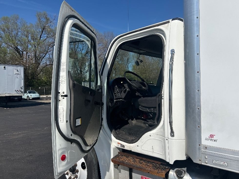 Medium Duty Box Truck-Light and Medium Duty Trucks-Freightliner-2020-M2-Indianapolis-IN-193,600\n\t\tmiles-$ 54,750 - Image 11