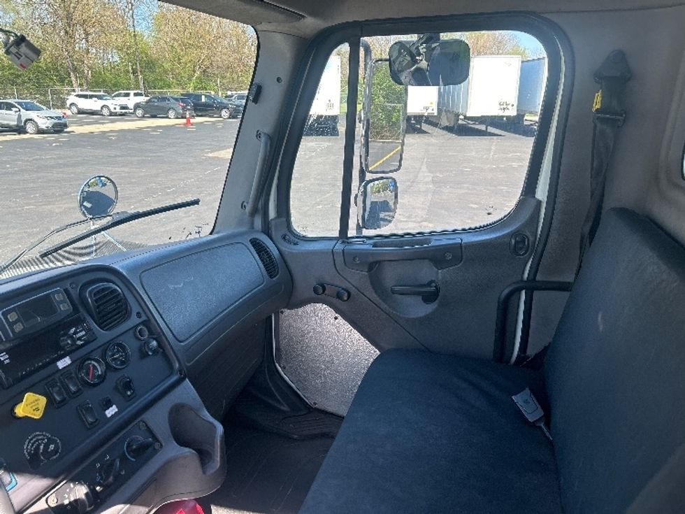 Medium Duty Box Truck-Light and Medium Duty Trucks-Freightliner-2020-M2-Indianapolis-IN-193,600\n\t\tmiles-$ 54,750 - Image 14