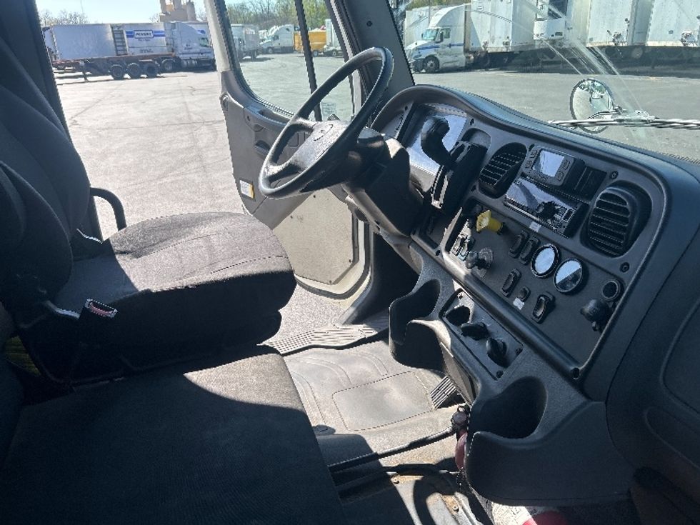 Medium Duty Box Truck-Light and Medium Duty Trucks-Freightliner-2020-M2-Indianapolis-IN-193,600\n\t\tmiles-$ 54,750 - Image 17