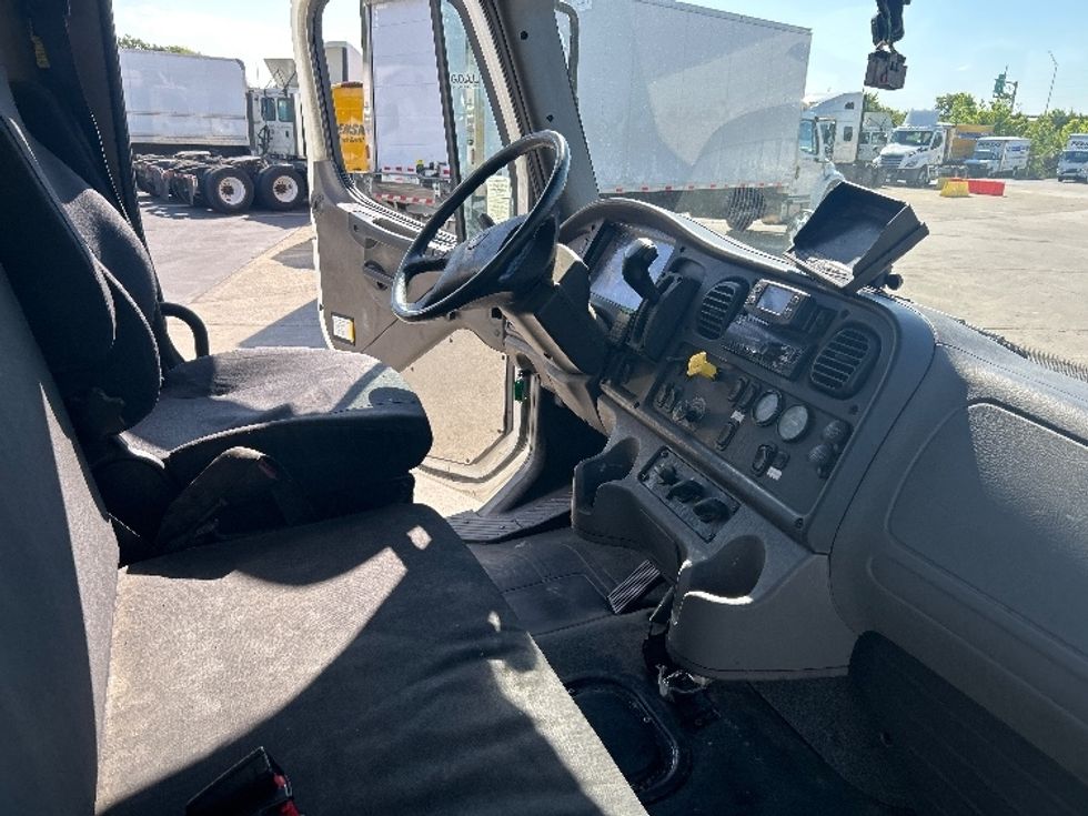 Medium Duty Box Truck-Light and Medium Duty Trucks-Freightliner-2020-M2-Indianapolis-IN-198,853\n\t\tmiles-$ 49,250 - Image 22