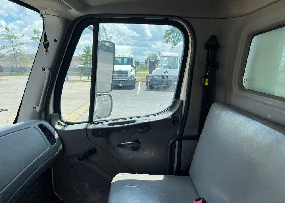 Medium Duty Box Truck-Light and Medium Duty Trucks-Freightliner-2020-M2-Indianapolis-IN-228,553\n\t\tmiles-$ 43,500 - Image 19