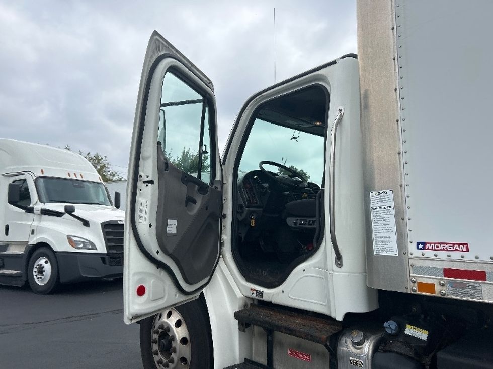 Medium Duty Box Truck-Light and Medium Duty Trucks-Freightliner-2020-M2-Indianapolis-IN-237,007\n\t\tmiles-$ 31,750 - Image 16