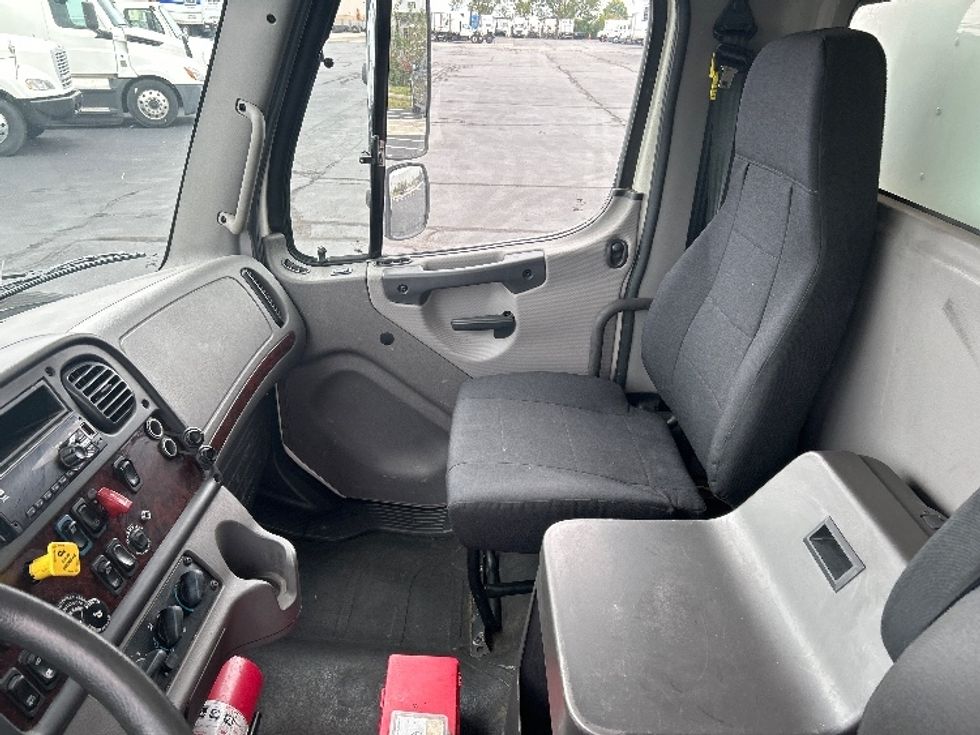 Medium Duty Box Truck-Light and Medium Duty Trucks-Freightliner-2020-M2-Indianapolis-IN-237,007\n\t\tmiles-$ 31,750 - Image 19