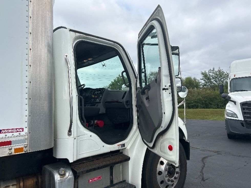 Medium Duty Box Truck-Light and Medium Duty Trucks-Freightliner-2020-M2-Indianapolis-IN-237,007\n\t\tmiles-$ 31,750 - Image 20