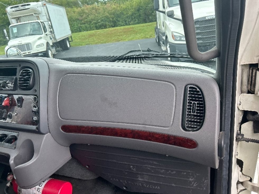 Medium Duty Box Truck-Light and Medium Duty Trucks-Freightliner-2020-M2-Indianapolis-IN-237,007\n\t\tmiles-$ 31,750 - Image 21