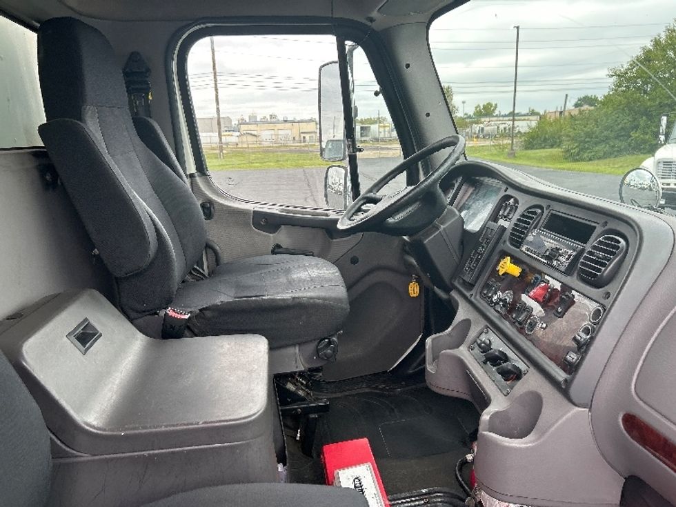 Medium Duty Box Truck-Light and Medium Duty Trucks-Freightliner-2020-M2-Indianapolis-IN-237,007\n\t\tmiles-$ 31,750 - Image 22