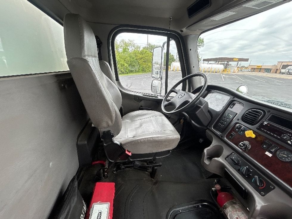 Medium Duty Box Truck-Light and Medium Duty Trucks-Freightliner-2020-M2-Indianapolis-IN-237,206\n\t\tmiles-$ 50,750 - Image 22