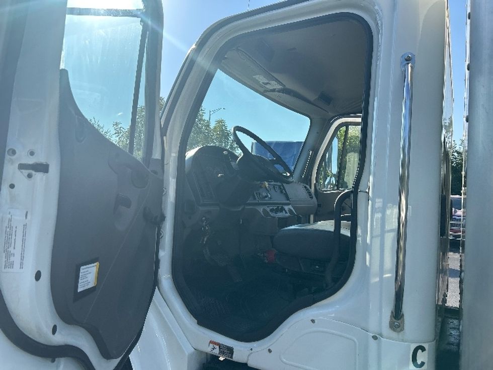 Medium Duty Box Truck-Light and Medium Duty Trucks-Freightliner-2020-M2-Indianapolis-IN-318,070\n\t\tmiles-$ 28,250 - Image 16